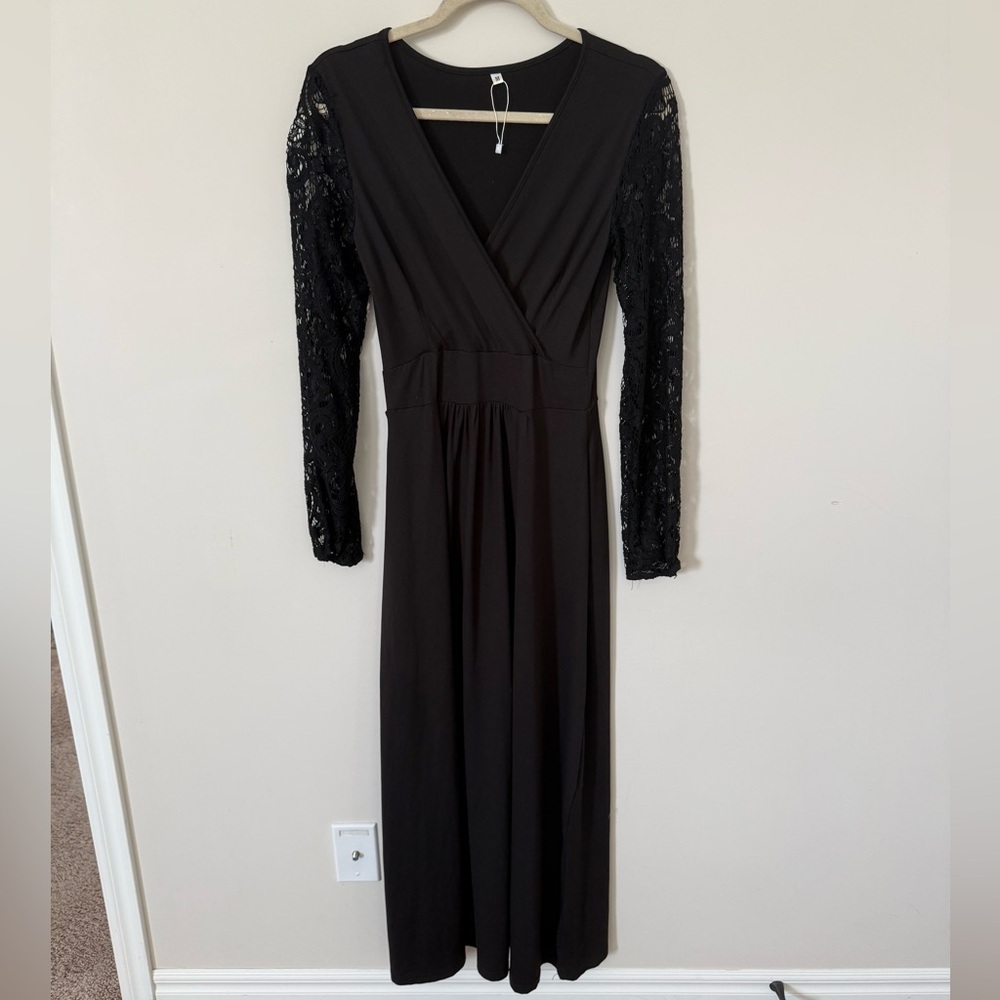 BNWOT | Black | Lace-Sleeve Maxi Dress